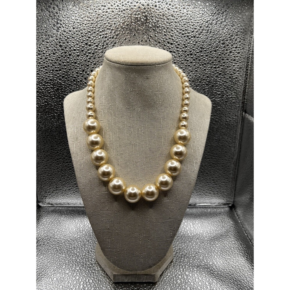 Beautiful Pearl‎ Stranded Necklace - Picture 2 of 5
